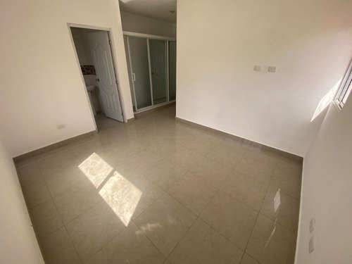 Apartamentos En Venta, Colinas Del Arroyo Ll. Listos