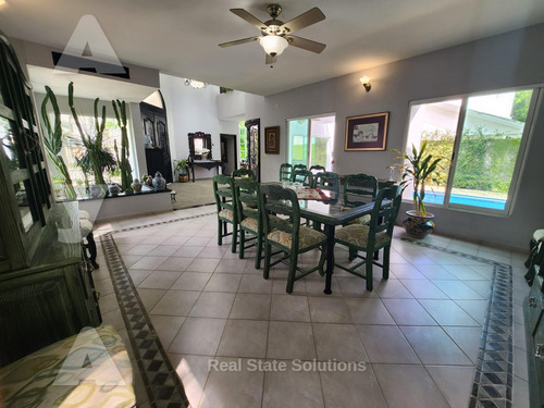 Casa En Venta 4 Recámaras, Amueblada, Piscina, Estudio Tv, Res. Campestre, Cancún