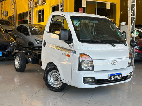 Hyundai HR 2.5 LONGO SEM CAÇAMBA 4X2 16V 130CV TURBO INTERCOOLER DIESEL 2P MANUAL