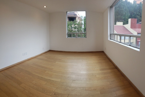 Super Departamento En Calle Cerrada!!