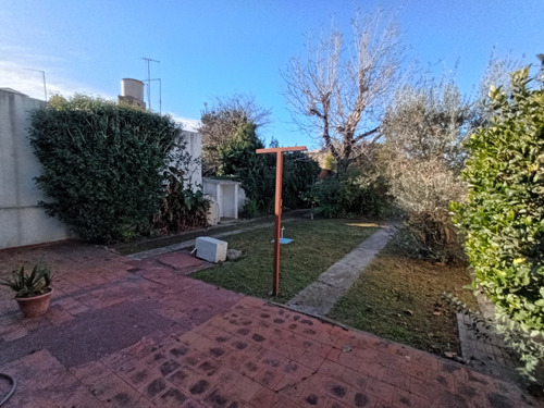 Casa Con Amplio Local, Se Vende O Alquila!!