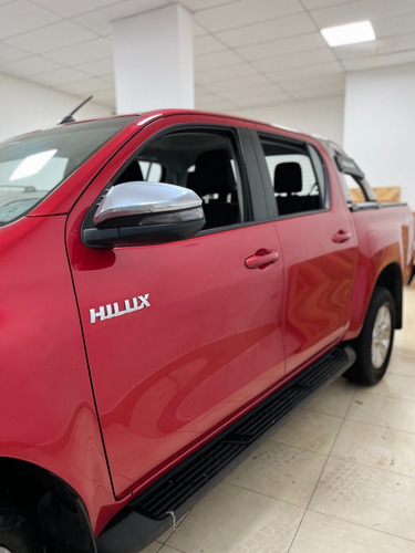 Imagen 8 de 17 de Toyota Hilux 2.8 Cd Srv 177 Cv 4x4 At