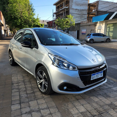 Imagen 2 de 23 de Peugeot 208 Gt Año 2017 Gris Aluminio Prost Peugeot Rosario