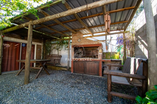 Casa En Alquiler Temporal En Playa Grande, Dos Dormitorios, Un Baño. Predio Cercado.