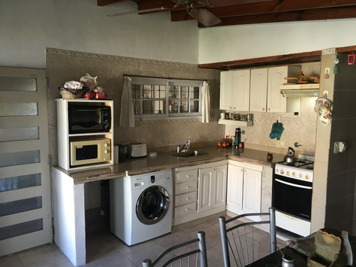 Imagen 5 de 14 de Casa 5 Dormitorios Con Parque Y Pileta En B° San Carlos