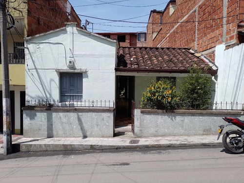 Casalote En Venta Barrio  Metropolitano