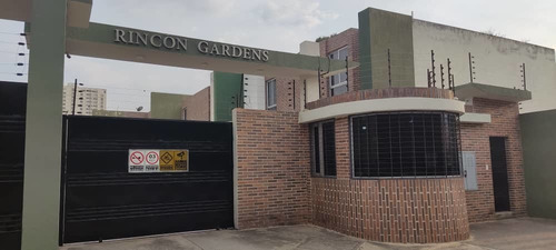Imagen 5 de 20 de Mary Castro Vende Town House En Rincon Mañongo