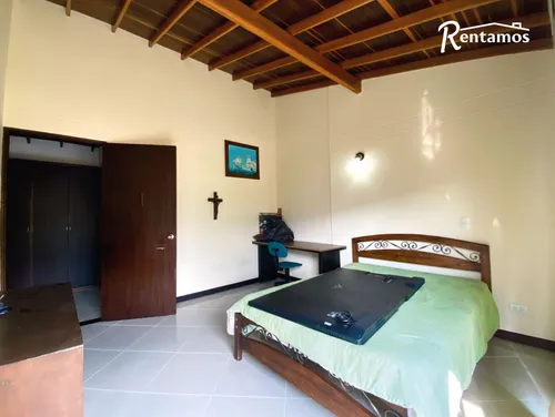 Casa En Arriendo En Loma Del Escobero. Cod A11426