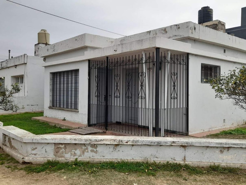 Venta Casa En Esquina En Barrio Ituzaingo Calle Fulton, Cordoba