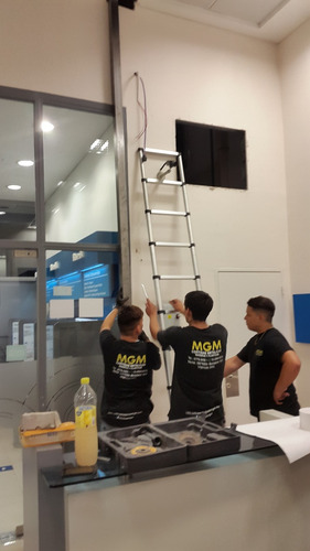 Imagen 5 de 10 de Reparacion De Cortinas Metalicas Y De Enrollar Servicio 24hs
