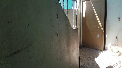 Casa Con Galpon En Caseros De 5 Ambientes F: 3539