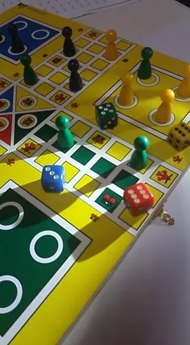 Jogo De Ludo Estojo Tabuleiro C/ 4 Dados E Pinos Oficiais Leque E Coroa