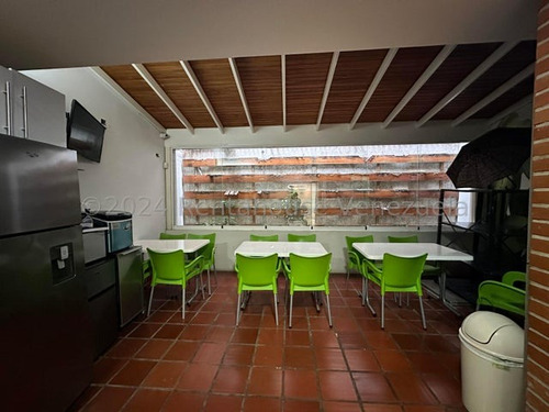 Edificio Remodelado En Venta Calle Boyaca Zona Centro Maracay Moderno Con Ascensor Planta Electrica Negociable Kg:25-1091