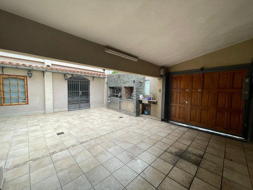 Imagen 2 de 25 de Casa 5 Amb. 192 M² Cub. C/ Cochera - Villa Luzuriaga