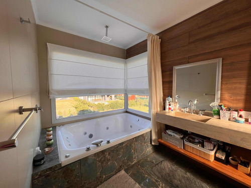 Casa En Venta - 4 Dormitorios 3 Baños - 500mts2 - Pilar