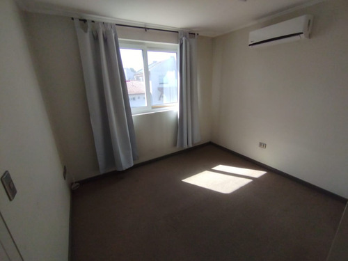 Vendo Casa En Huechuraba (3 Dormitorios + 2 1/2 Baño)