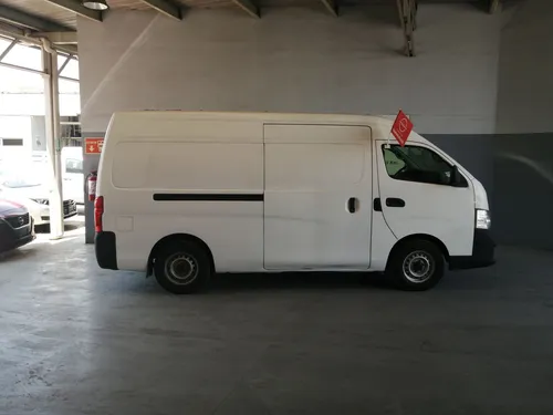 Nissan Urvan 2.5 Panel Amplia Aa Paquete Seguridad Mt