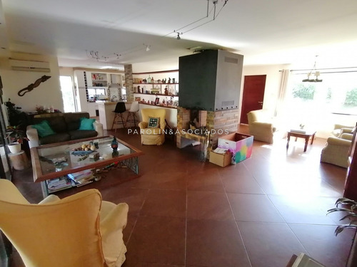 Hermosa Casa En Parque Burnett- Ref: 3835