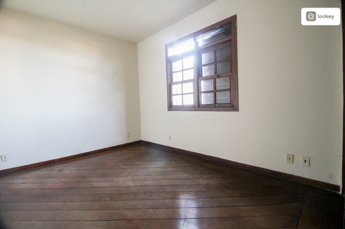 Imagem 8 de 15 de Aluguel De Casa Com 650m² E 8 Quartos - 2879
