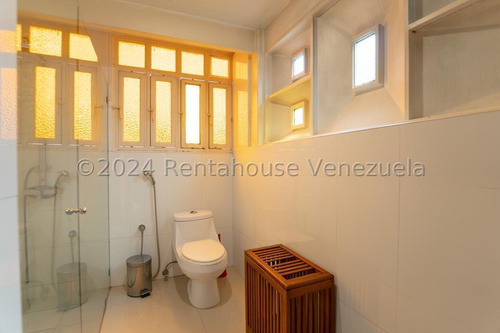 En Venta Casa Duplex - Urb. Colinas Del Tamanaco.