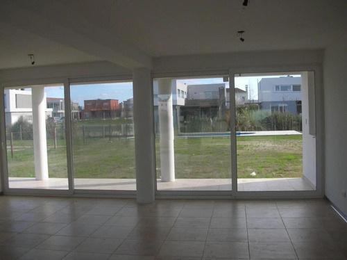 Casa En Venta - 4 Dormitorios 5 Baños - Nordelta