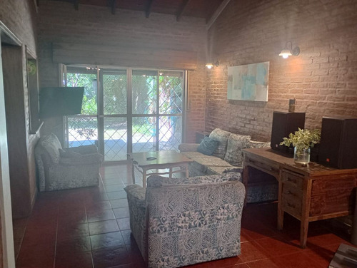 Casa 6 Ambientes, Fondo Libre. Apta Credito