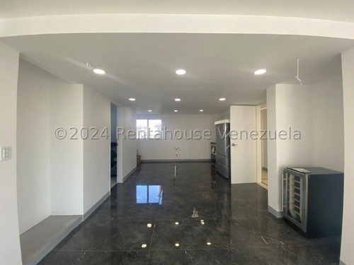 Ampllio Y Remodelado Apartamento En Venta En Altamira 25-21699 Ag