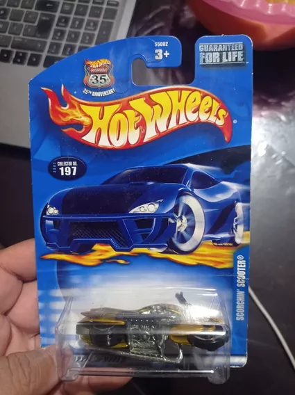 Hot Wheels 2002 Moto Scorchin Scooter Dorada  3