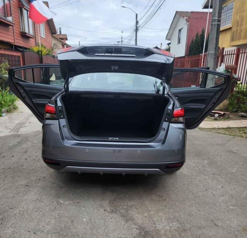 Imagen 2 de 13 de Nissan Versa Cvt Exclusive Cvt
