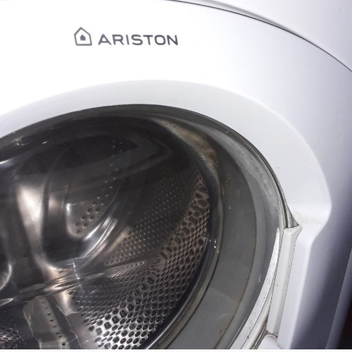 Imagen 2 de 10 de Lavadora Carga Frontal Ariston. Para Reparar. 6 Kg.