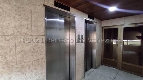 Apartamento En Venta Piso Bajo Baños Remodelados Ubicado En El Centro De Maracay Acceso A Las Principales Vías 25-16806 Miriam
