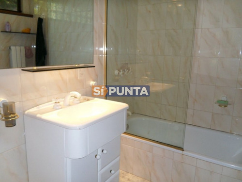 Imagen 10 de 14 de Casa Con Piscina Climatizada En Alquiler