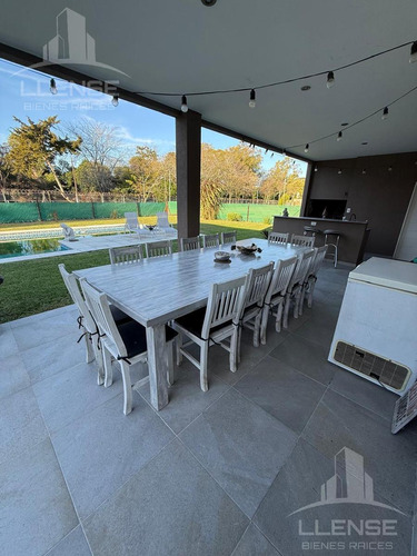 Casa 4 Ambientes Con Pileta En Alquiler - Guillermo E Hudson
