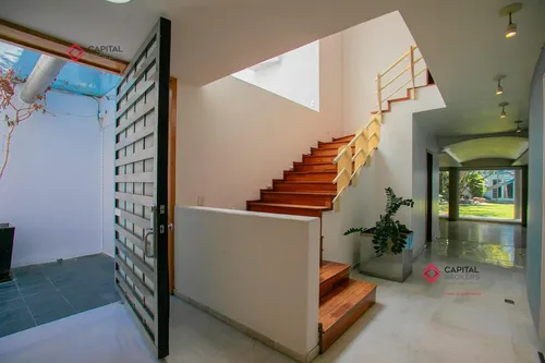 Casa De Lujo En Renta Con Alberca Y Cuarto De Seguridad Cerca De La Minerva