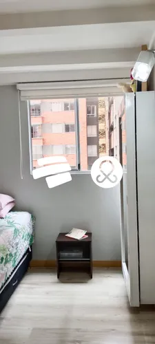 Apartamento Con Parqueadero Privado Y Cuarto Útil.