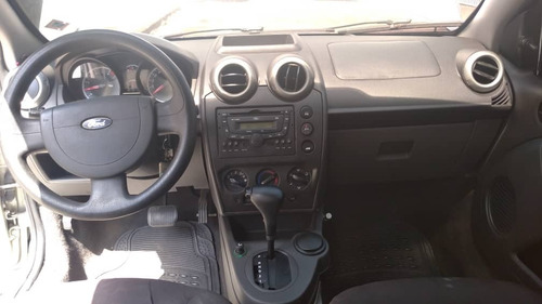 Imagen 8 de 12 de Ford Fiesta Automático