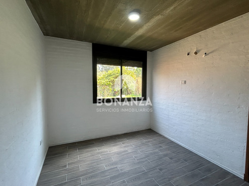 Casa En Venta A 250 Metros De La Playa, Con Piscina. San Francisco, Piriápolis.