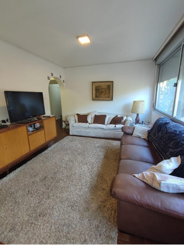 Apartamento En Punta Carretas De Tres Dormitorios. 