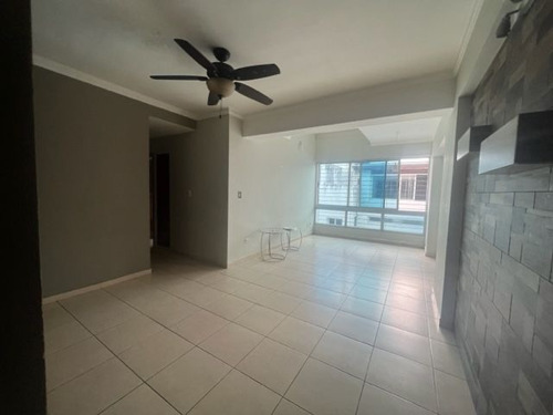 Apartamento En Alquiler En El Millón En 5to. Piso Sin Ascensor Cod. 37347