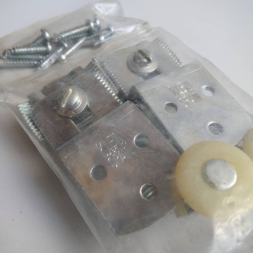 4 Garruchas Para Puertas De Closet Klein Spain Con Tornillos