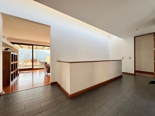 Con Vista, Condominio Y Cercana A Colegios En Los Trapenses