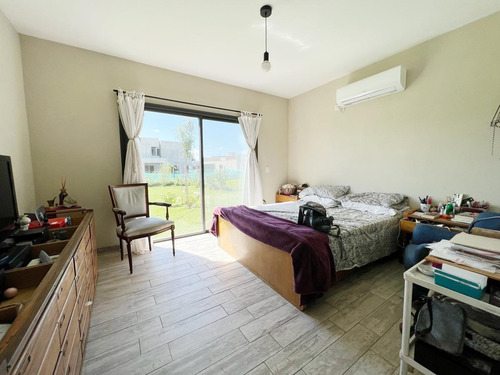 Imagen 9 de 16 de Casa En Venta En El Canton Barrio Puerto Lote Interno Con Pileta