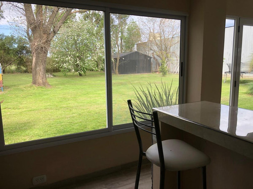 Casa En Venta - 5 Dormitorios 4 Baños - 10.062mts2 - San Miguel Del Monte