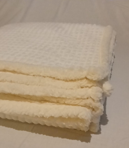 Cubrecama Con Corderito Beige Lisa