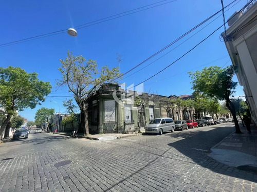 Excepcional Esquina Con 81 M2 De Frente