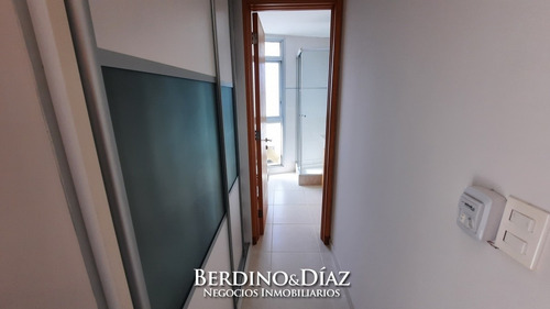 Apartamento En Torre Moderna Con Servicios En La Parada 4 De La Mansa- Ref: 910