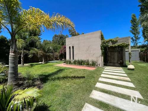 Casa De 3 Dormitorios En La Arbolada, Punta Del Este