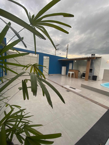 Casa Com Piscina A Venda