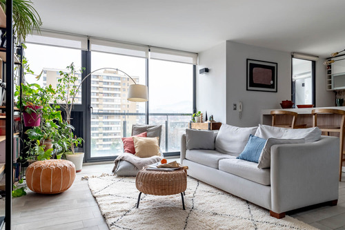 Seminuevo Con Gran Azotea Y Quincho. (triplex Condell)