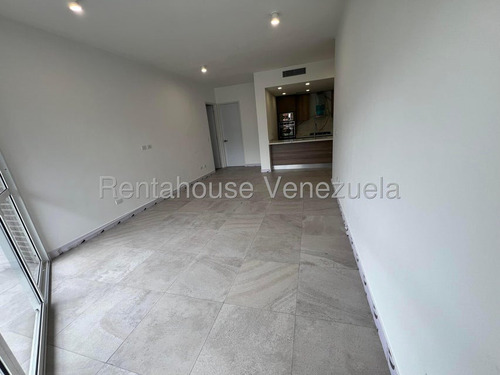 Apartamento Remodelado En Alquiler 25-24995 Cs